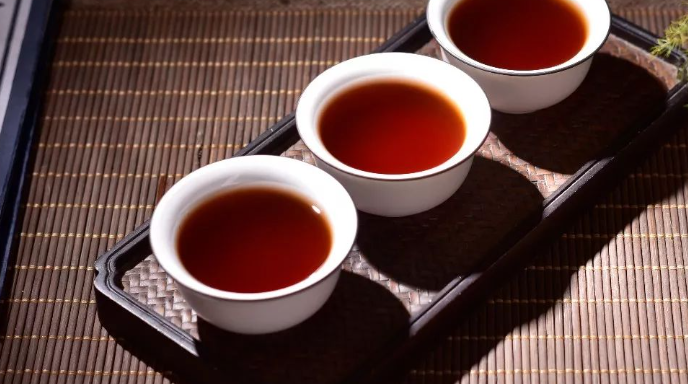 普洱茶功效与作用详解｜生普清热减脂，熟普养胃安神区别解析